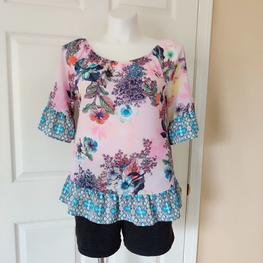Fig & Flower floral ruffle pull over blouse sz L